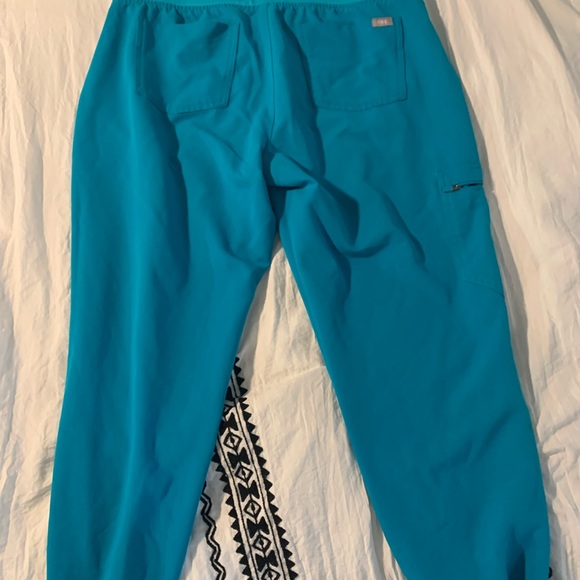 Figs Scrub Set - Picture 3 of 4